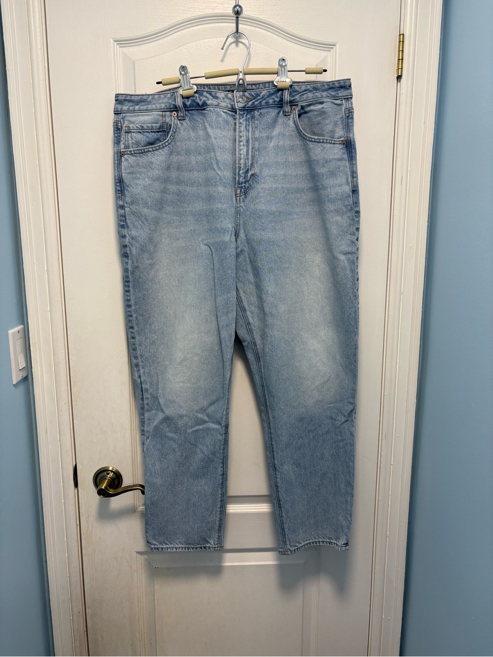 American Eagle Outfitters Light Blue Straight Leg Strigid Jeans